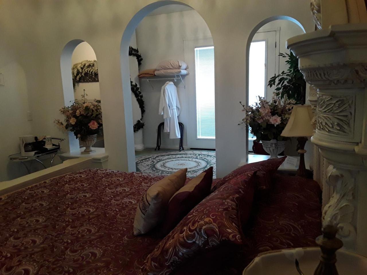 ラバ・ホット・スプリングス Lions Gate Manor Bed & Breakfast エクステリア 写真